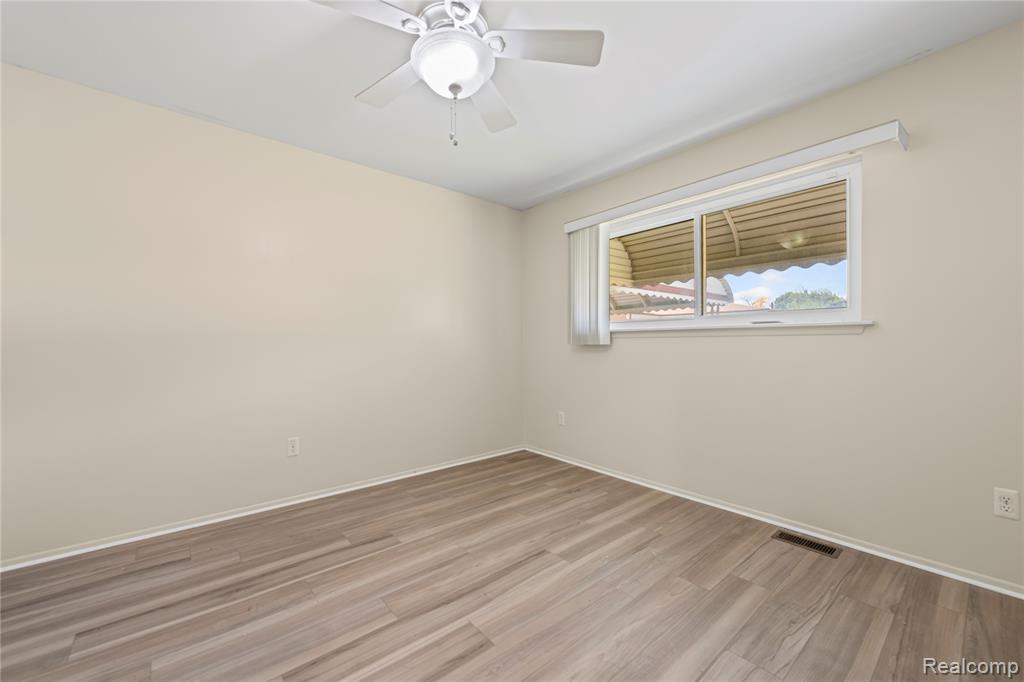 4900 Kadena Court, Sterling Heights, MI 48310 — Photo 22