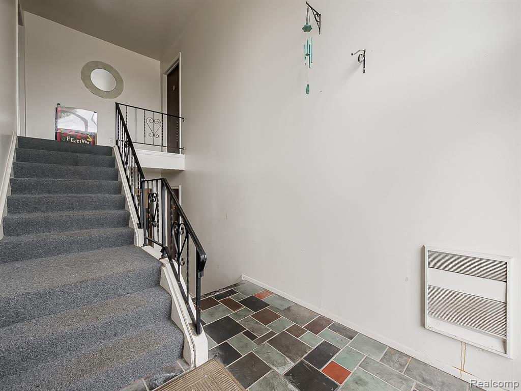 211 Summit Ridge, White Lake, MI — Photo 12