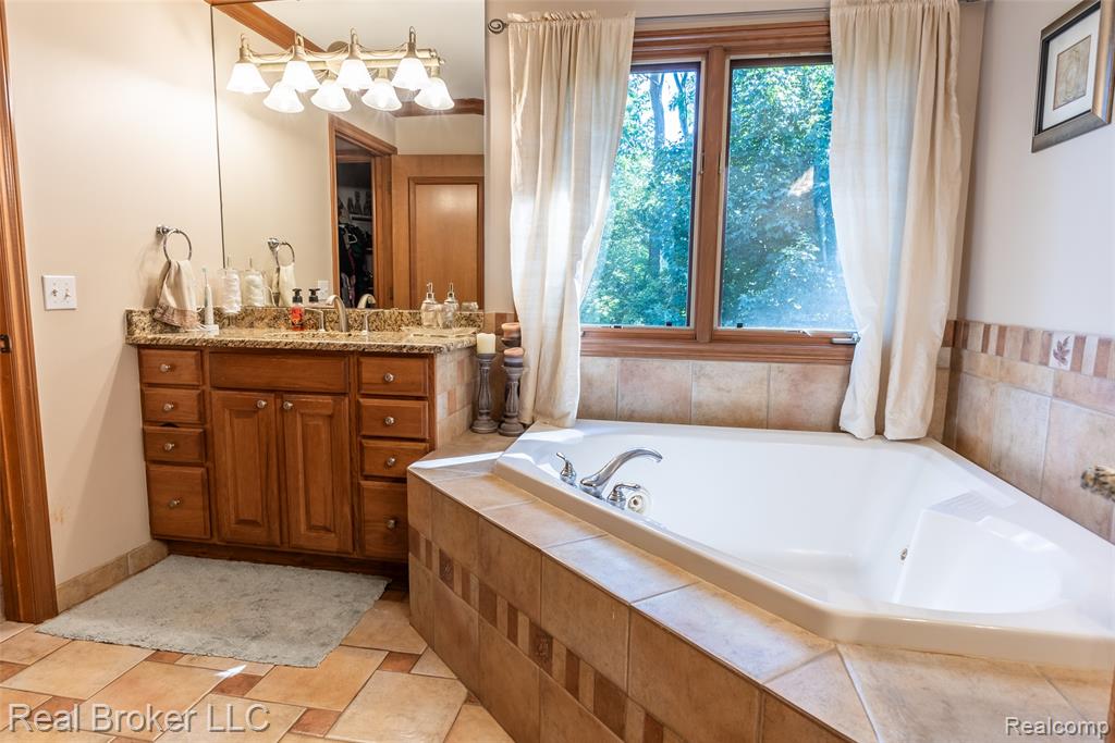 816 Seager Street, Commerce Twp, MI 48390 — Photo 30