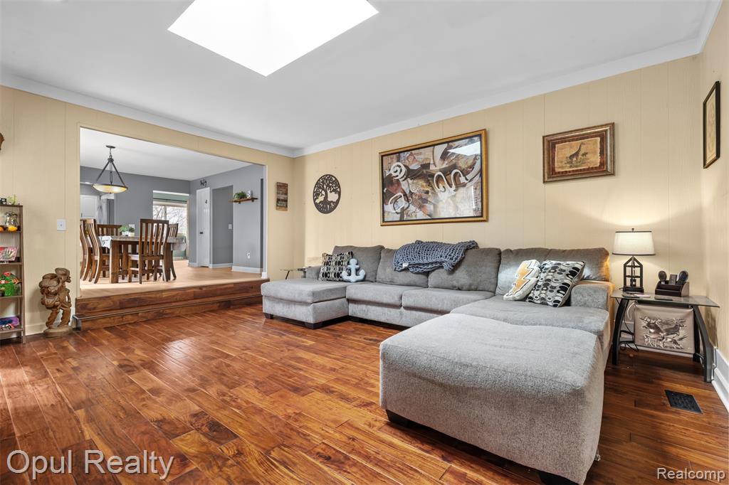 4748 Ravinewood Drive, Commerce Twp, MI 48382 — Photo 18