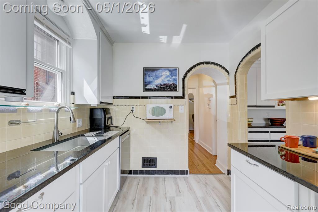 18264 San Juan Drive, Detroit, MI 48221 — Photo 25