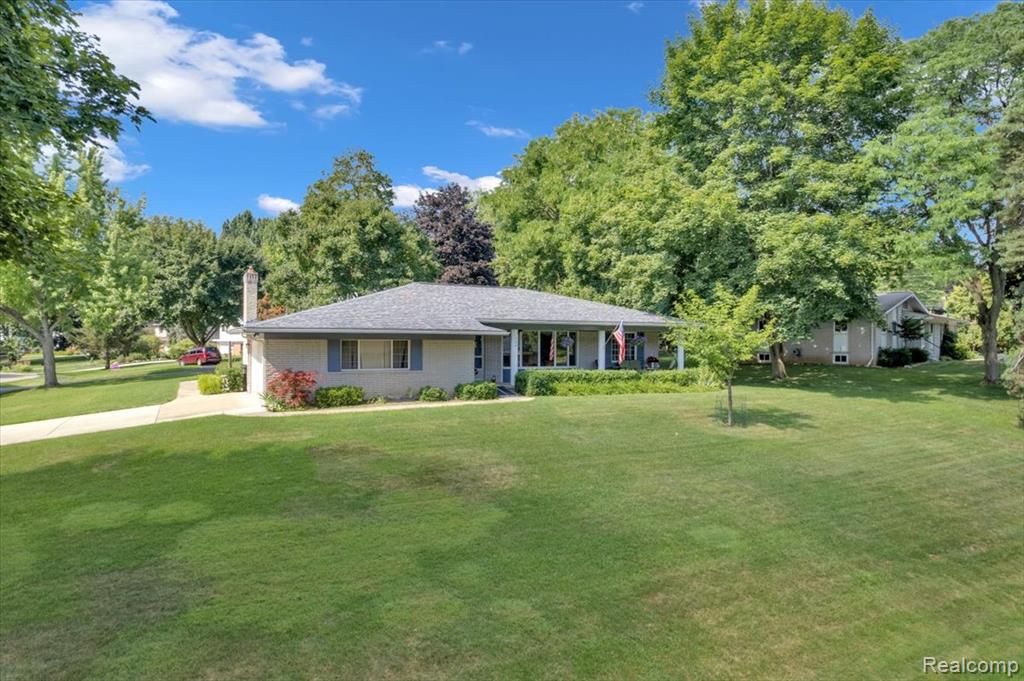 724 Lynndale Drive, Rochester Hills, MI 48309 — Photo 27
