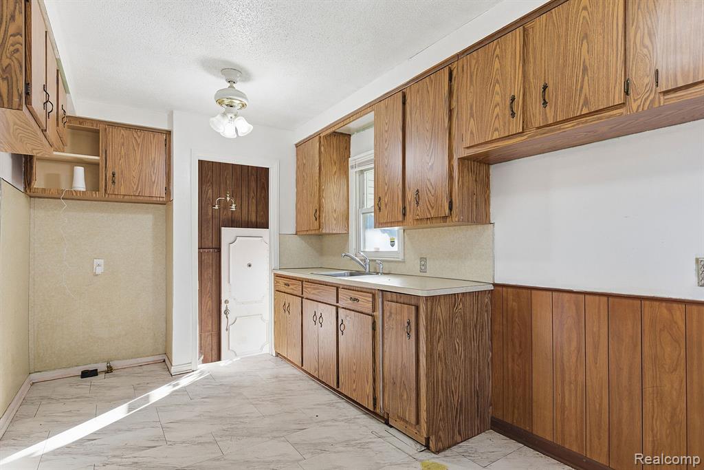 6000 Penrod Street, Detroit, MI 48228 — Photo 5