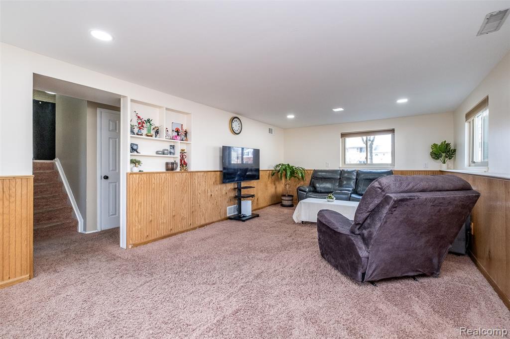 39856 Parklawn Drive, Sterling Heights, MI 48313 — Photo 24