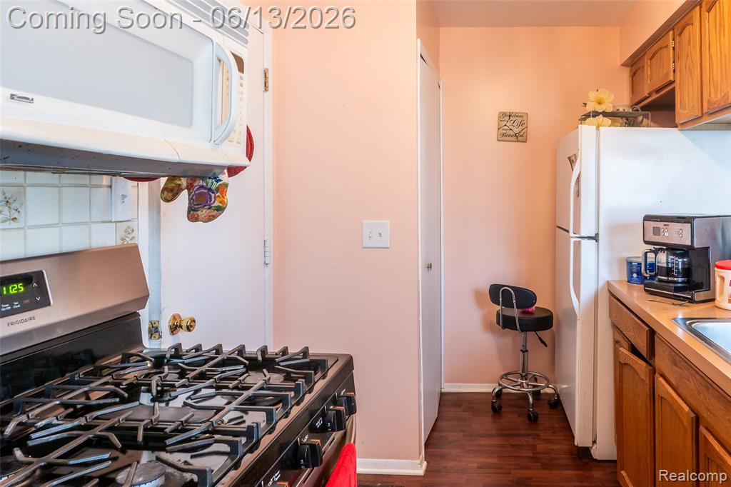 1442 Mariner Drive, Walled Lake, MI 48390 — Photo 21