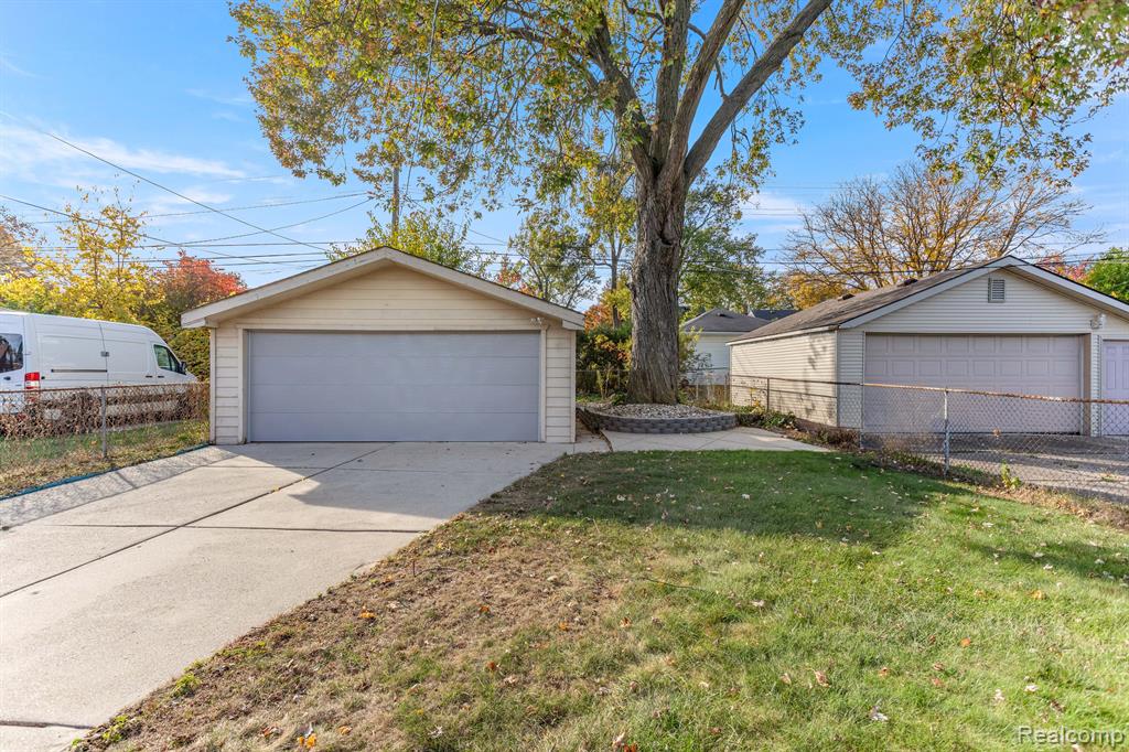 843 MAYBURN Street, Dearborn, MI 48128 — Photo 33