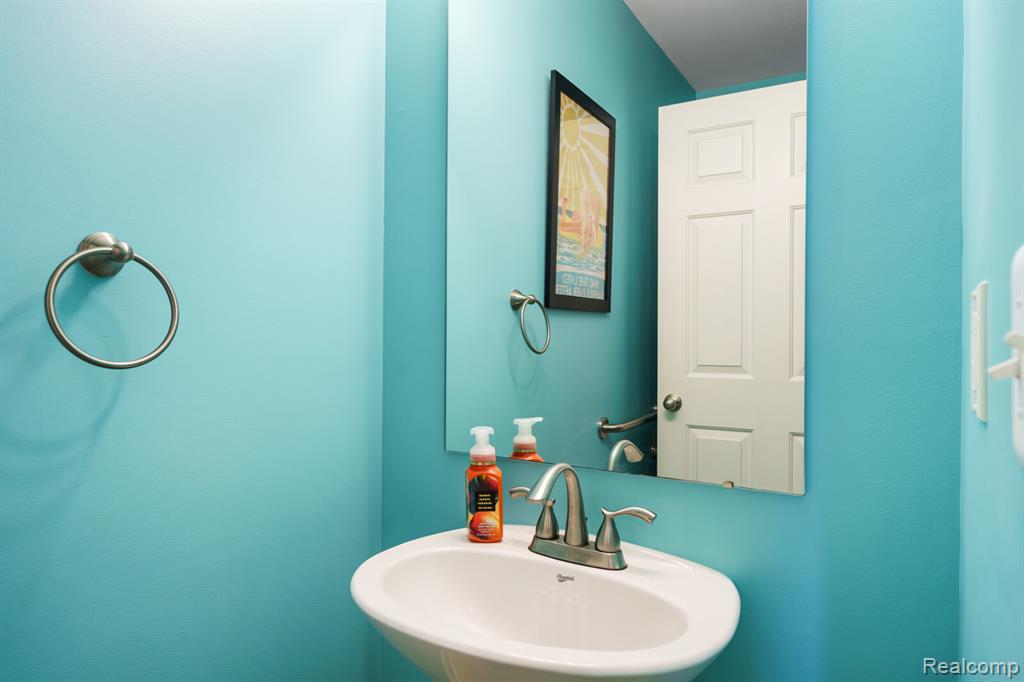 7183 Magnolia Lane, Waterford, MI 48327 — Photo 11