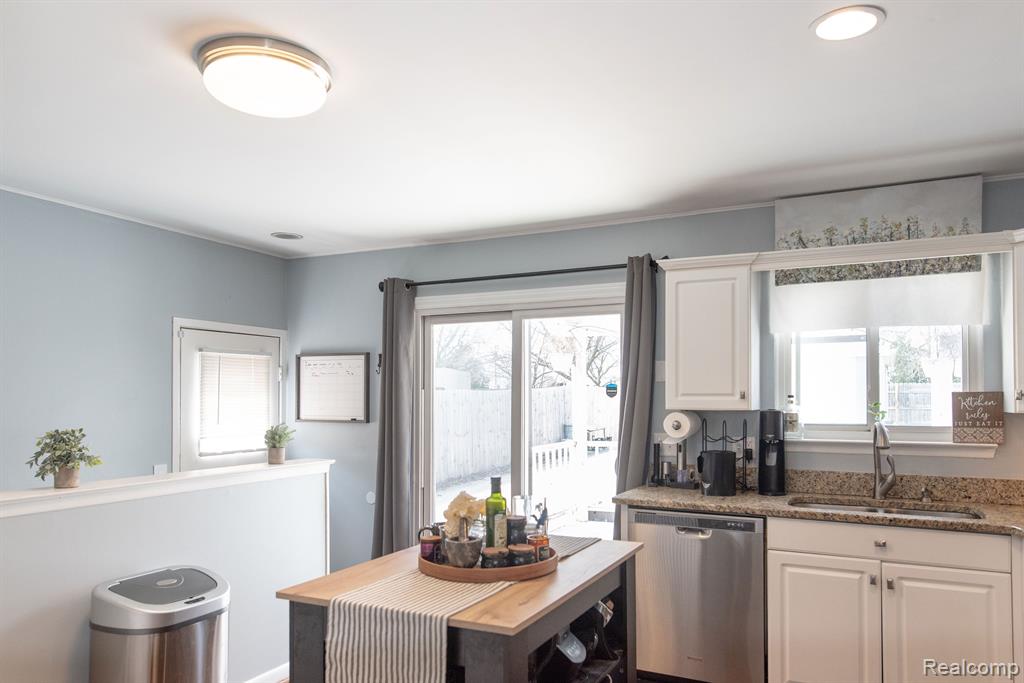 4411 BRIARWOOD Avenue, Royal Oak, MI 48073 — Photo 11