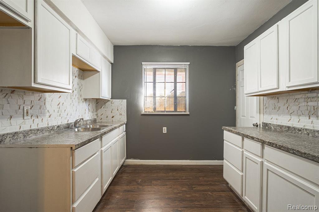 9938 WHITCOMB Street, Detroit, MI 48227 — Photo 10