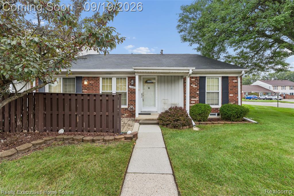 15209 Renshaw Drive, Clinton Twp, MI 48038