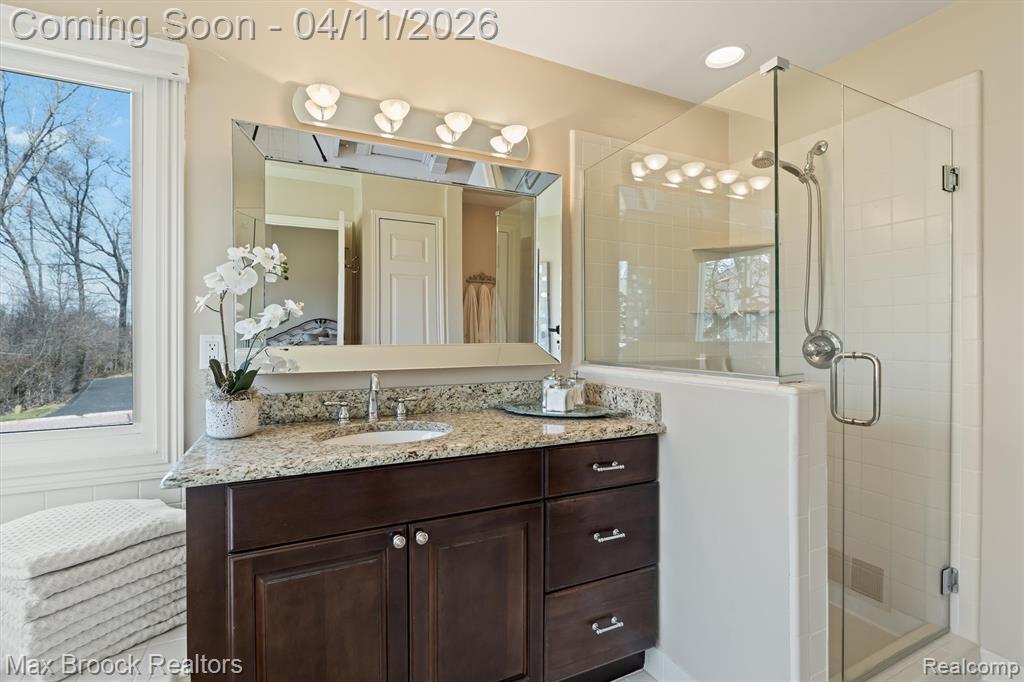 5010 Lake Vista Drive, West Bloomfield, MI 48323 — Photo 15