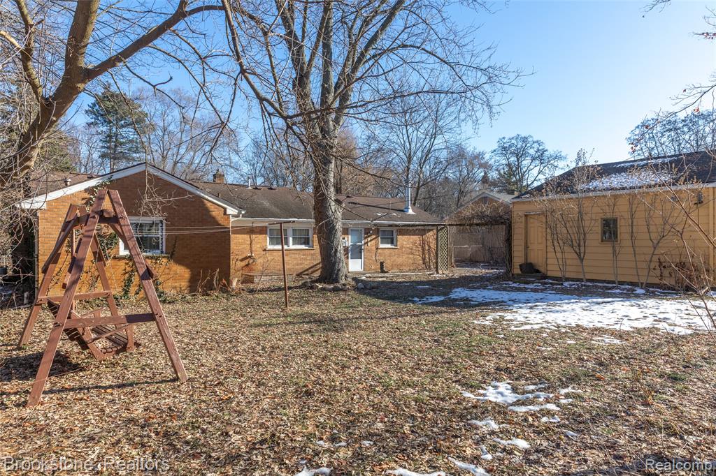656 S CASS LAKE Road, Waterford, MI 48328 — Photo 5