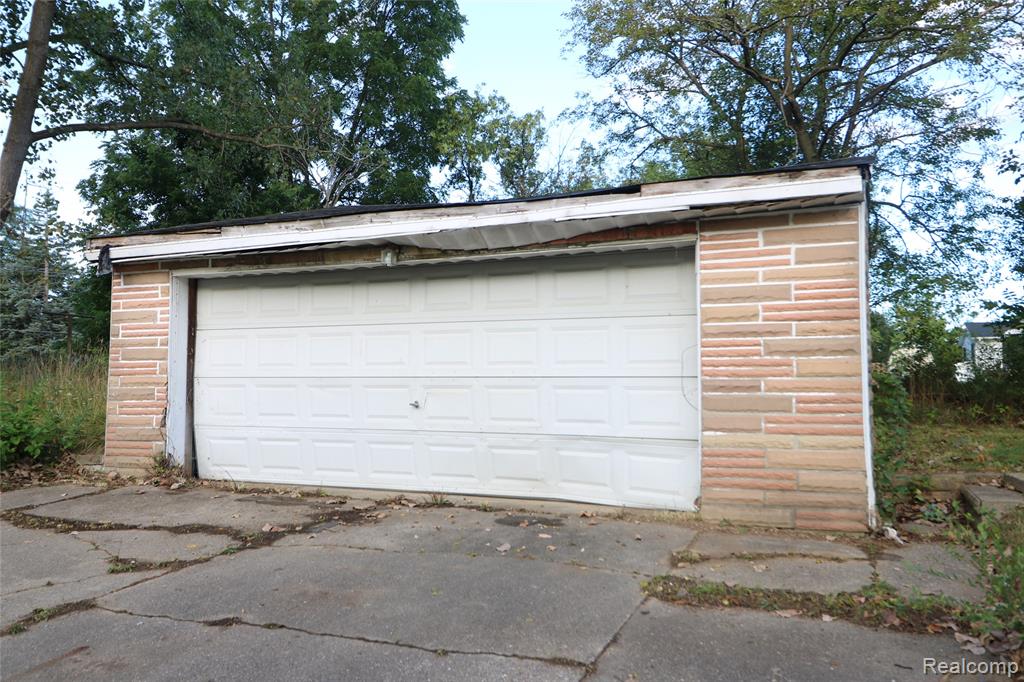 946 E Bundy Avenue, Flint, MI 48505 — Photo 11