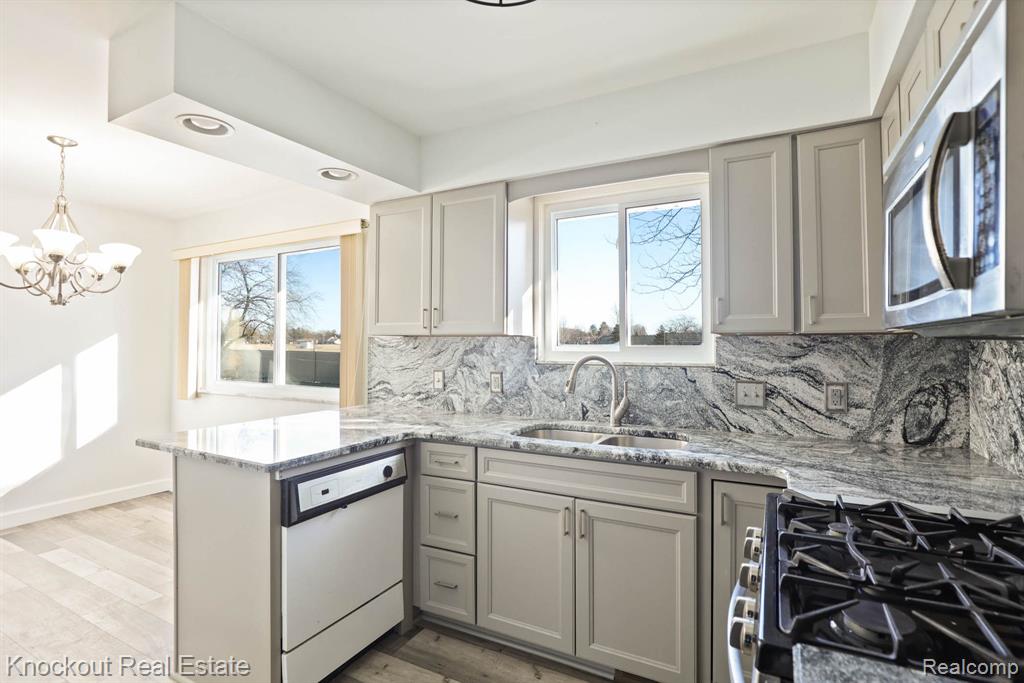 409 FRANCONIAN Drive E, Frankenmuth, MI 48734 — Photo 12