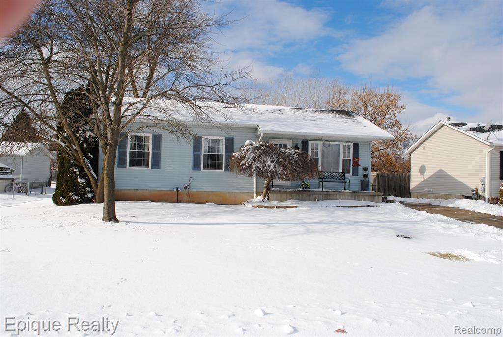 750 Applegate Drive, Marysville, MI 48040 — Photo 2