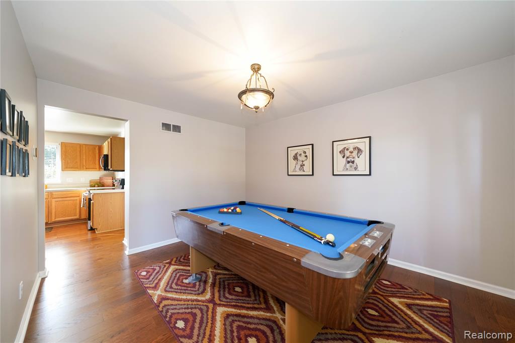 802 Castle Pine Court, Pontiac, MI 48340 — Photo 17