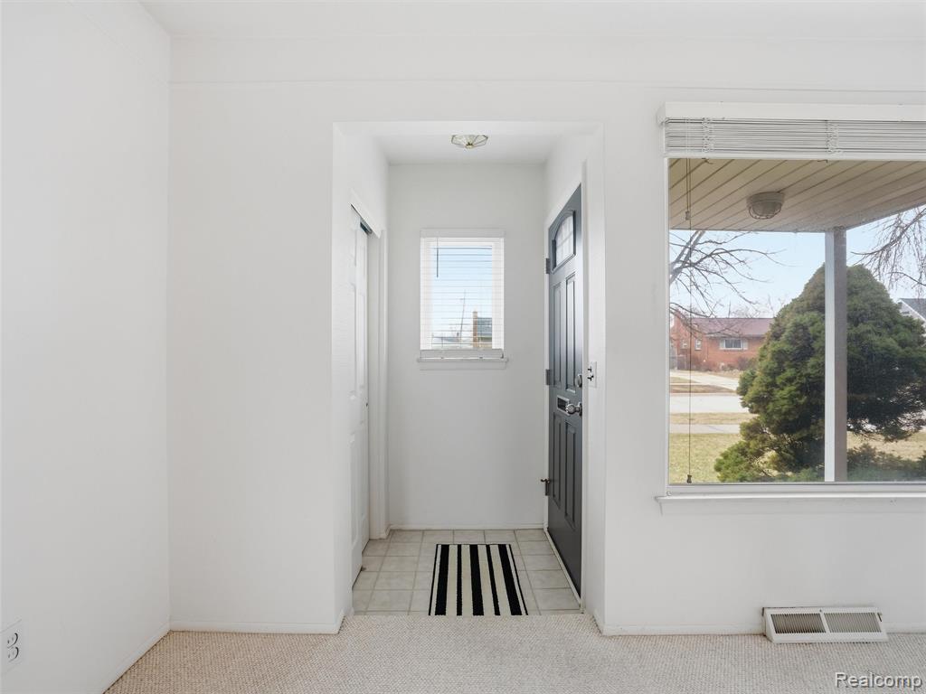 7697 Carrousel Boulevard, Westland, MI — Photo 14
