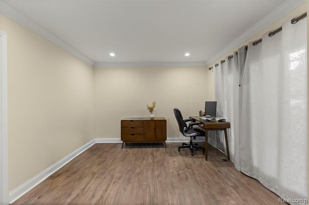 3011 Lindenwood Drive, Dearborn, MI 48120 — Photo 17