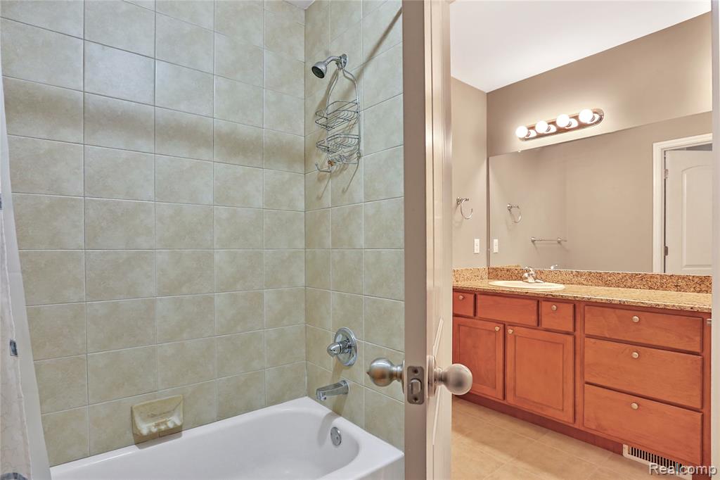 52142 Pawnee Drive, Macomb, MI 48042 — Photo 21