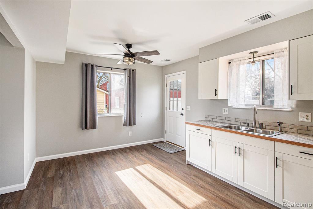 415 RAILROAD Street, Howell, MI 48843 — Photo 5