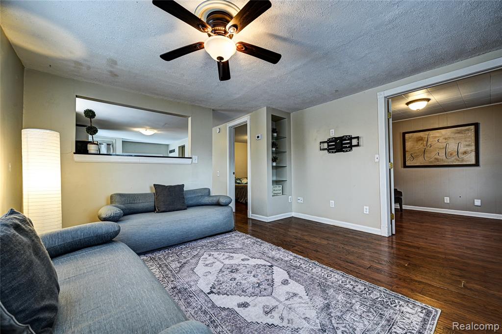 969 Dunreath Street, Walled Lake, MI 48390 — Photo 5