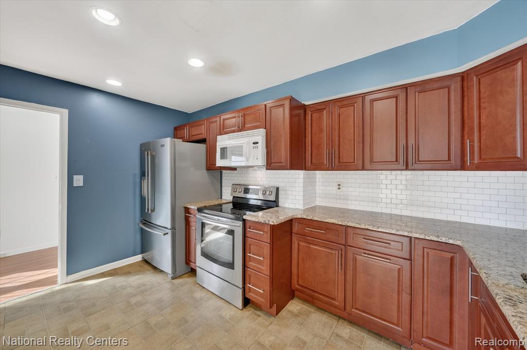 24825 Olde Orchard Street, Novi, MI — Photo 12