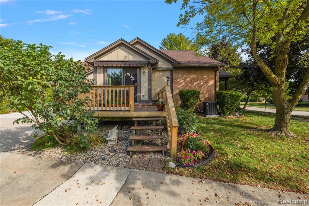 404 Meadow Bridge Drive, Rochester Hills, MI 48307 — Photo 2