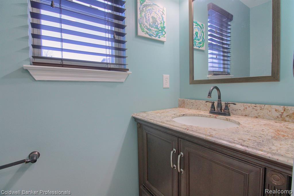 6647 ROBINDALE Drive, Ypsilanti, MI 48197 — Photo 17