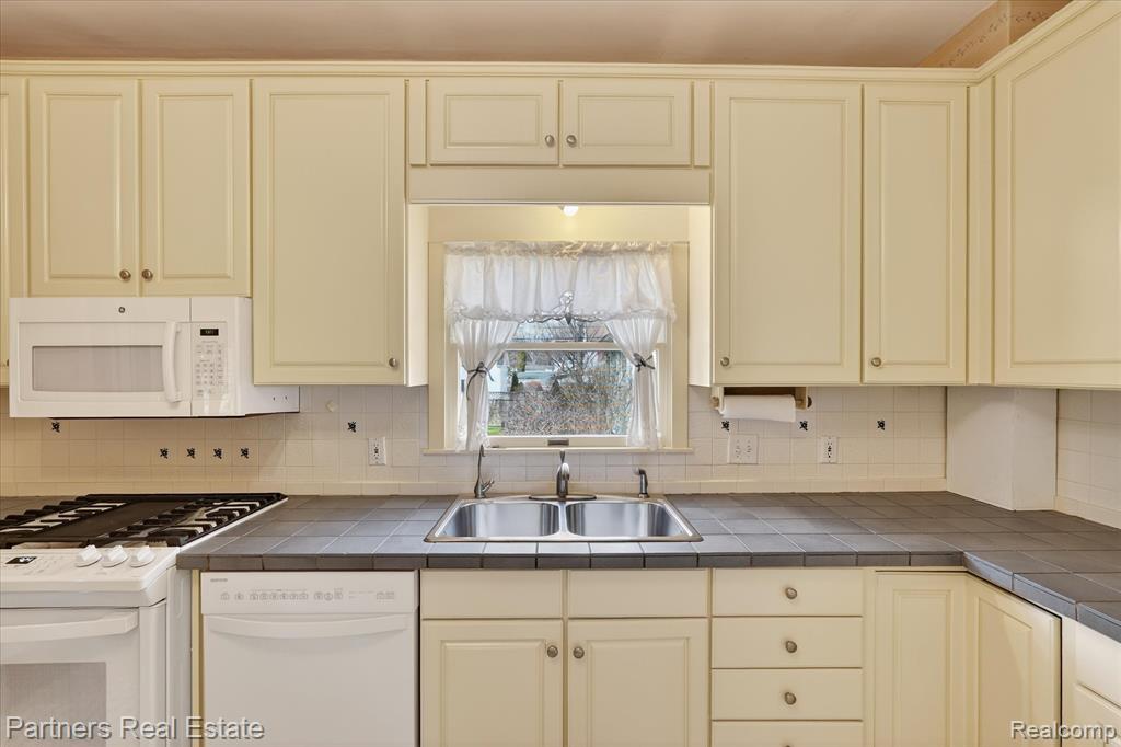 415 W Sibley Street, Howell, MI 48843 — Photo 15
