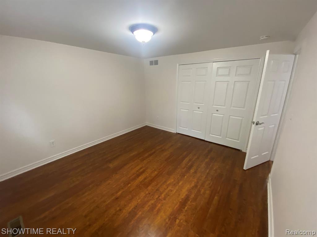 8418 HICKORY Drive, Sterling Heights, MI 48312 — Photo 16