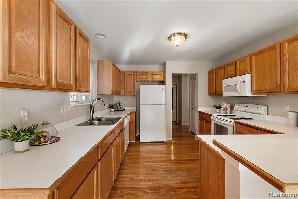 44119 Kendyl, Sterling Heights, MI 48314 — Photo 12