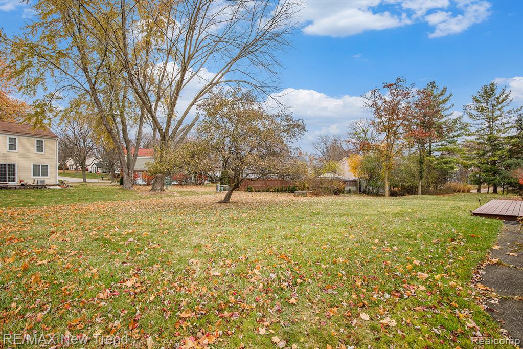 5748 Kingsfield Drive, West Bloomfield, MI — Photo 42