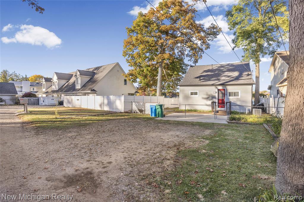 8665 Cooley Lake Road, Commerce Twp, MI 48382 — Photo 9