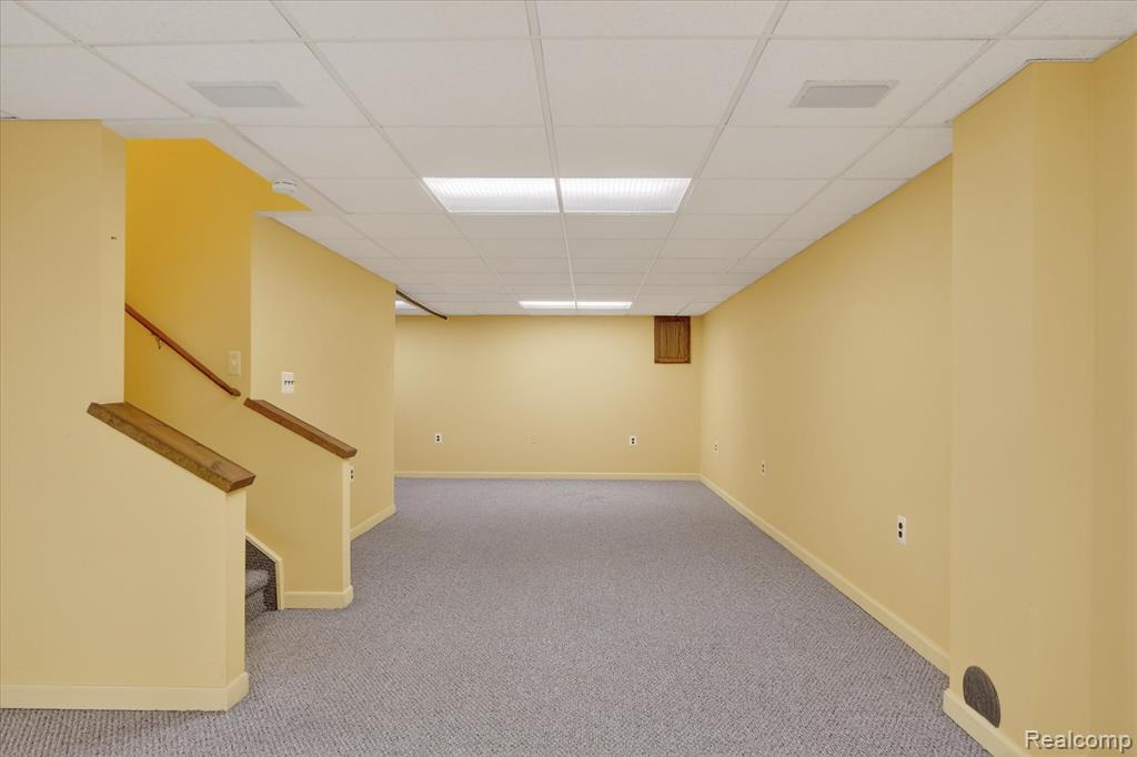 4364 S Meadow Drive, Waterford, MI 48329 — Photo 36