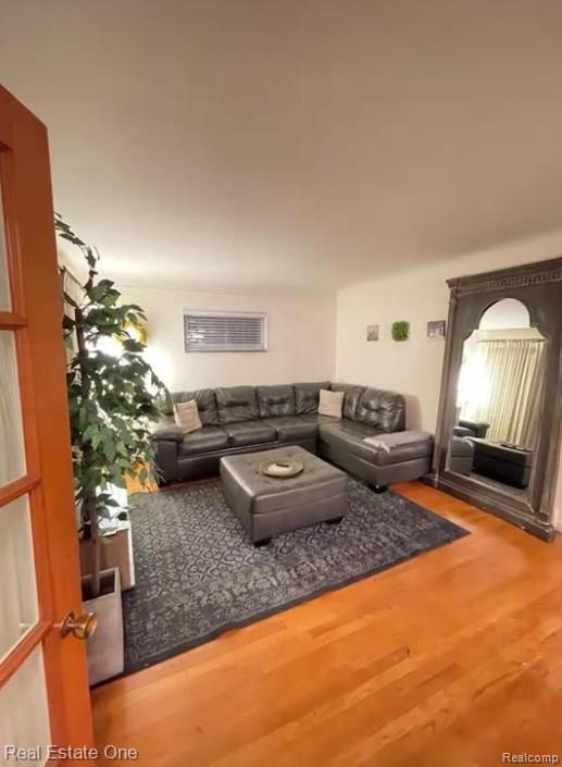8443 RIVERDALE Street, Dearborn Heights, MI 48127 — Photo 4