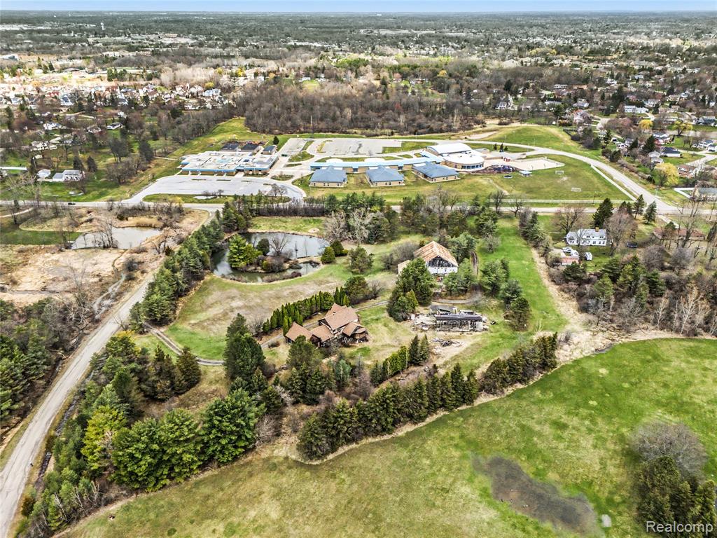 4385 Warwick Circle Drive, Grand Blanc, MI 48439 — Photo 10