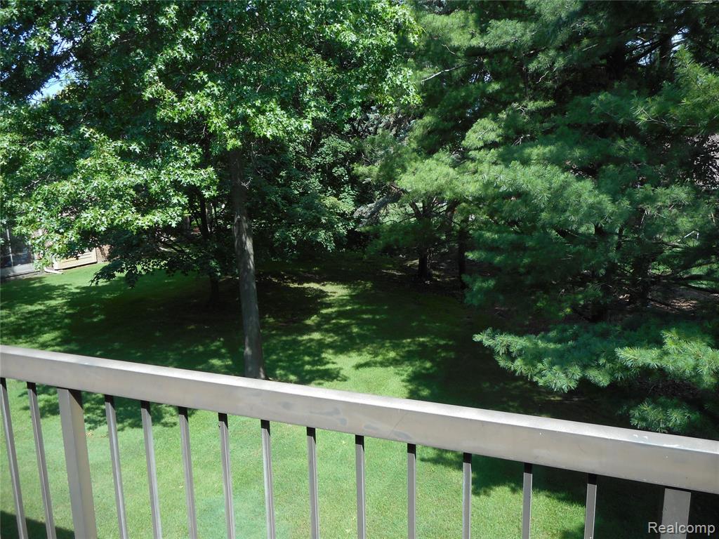 37066 Kirkshire Court, Farmington, MI 48331 — Photo 15