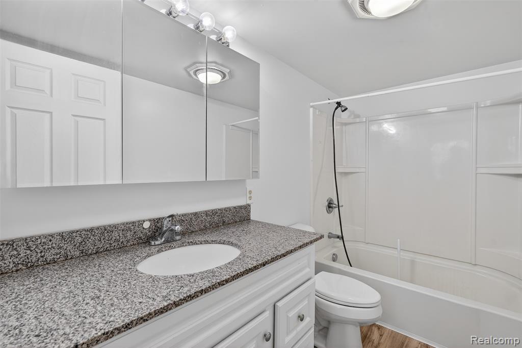 5417 Rensselear Drive, Lapeer, MI 48446 — Photo 32