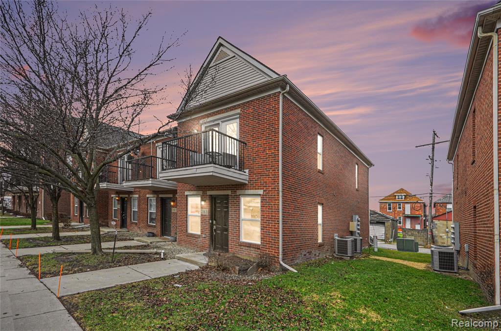 283 E Palmer Street - Photo 3