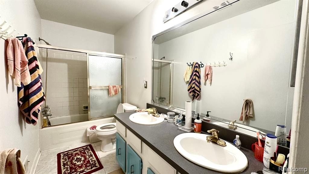 2751 ROUNDTREE Drive, Troy, MI 48083 — Photo 9