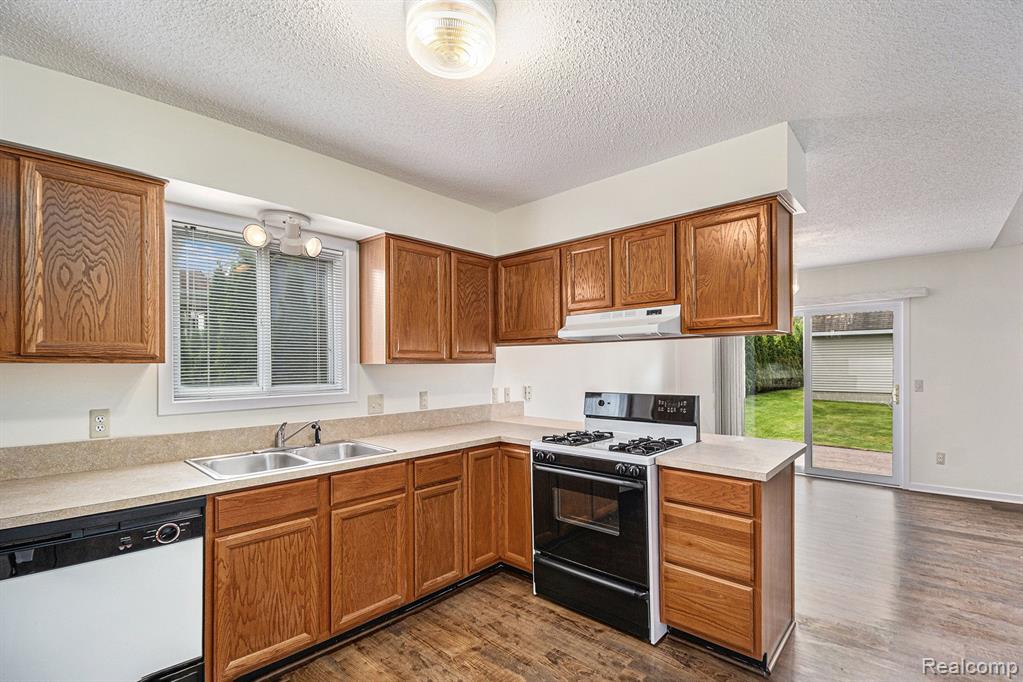 45 N HOSPITAL Road, Waterford, MI 48327 — Photo 11