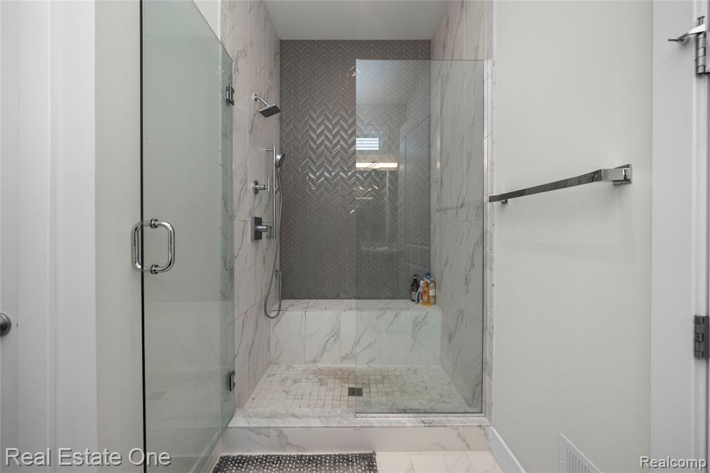 7656 Dunlap Court, West Bloomfield, MI — Photo 19