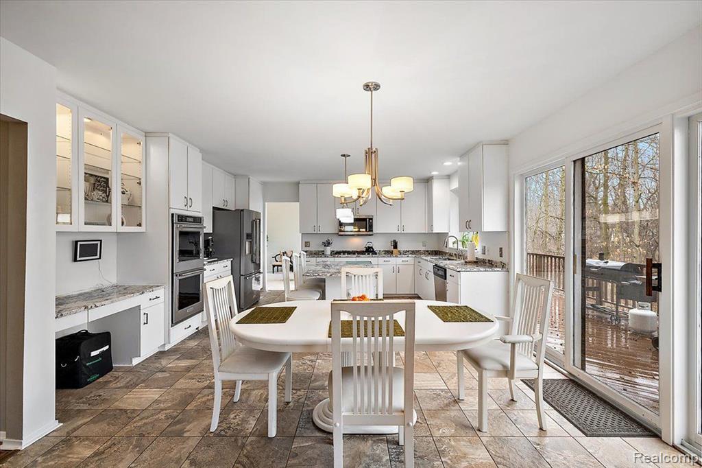 6988 LAKEMONT Circle, West Bloomfield, MI 48323 — Photo 14