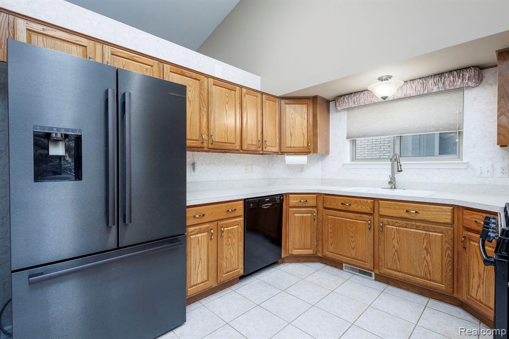 46436 Imperial Lane, Macomb, MI 48044 — Photo 7