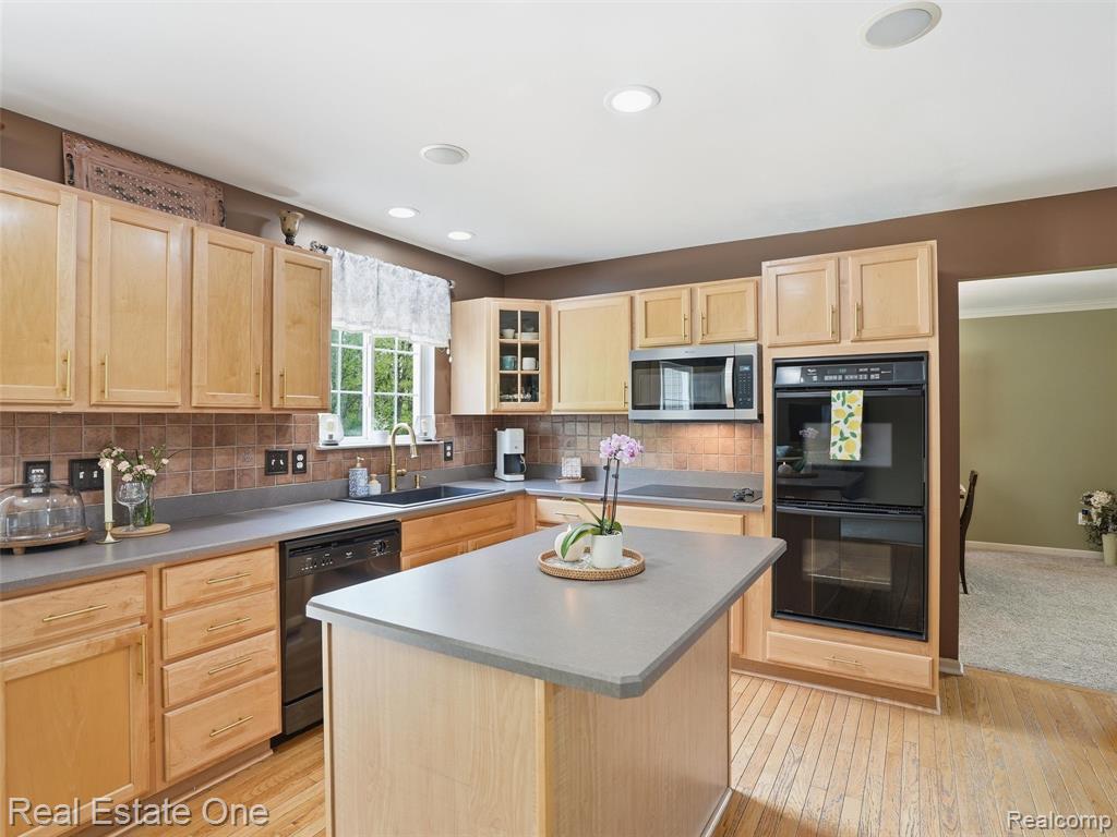 1786 Four Seasons Drive, Howell, MI 48843 — Photo 14