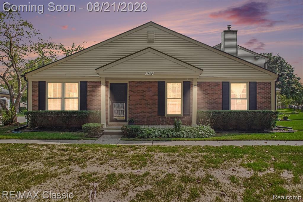 1489 Dover Hill N, Walled Lake, MI 48390