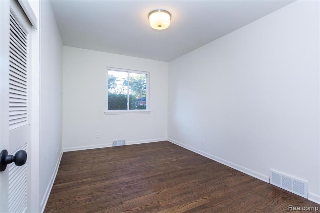 19332 Beverly Road, Beverly Hills, MI 48025 — Photo 23
