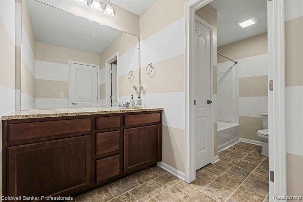 4883 Broomfield Way, Lake Orion, MI — Photo 24