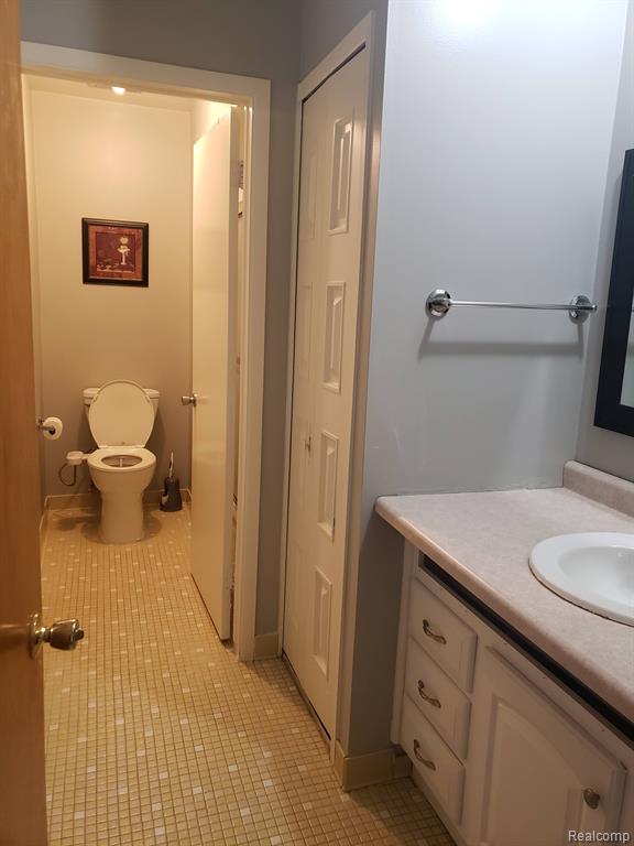 8583 WINCHESTER Drive, Sterling Heights, MI 48313 — Photo 16