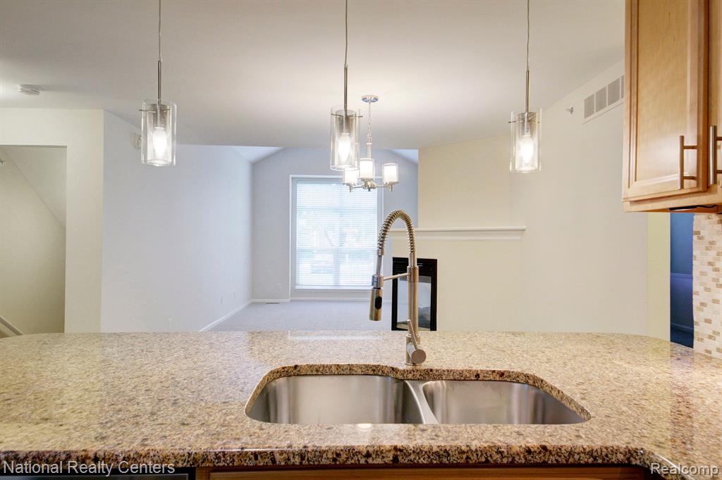 5104 TAMARA Circle, Walled Lake, MI 48390 — Photo 11